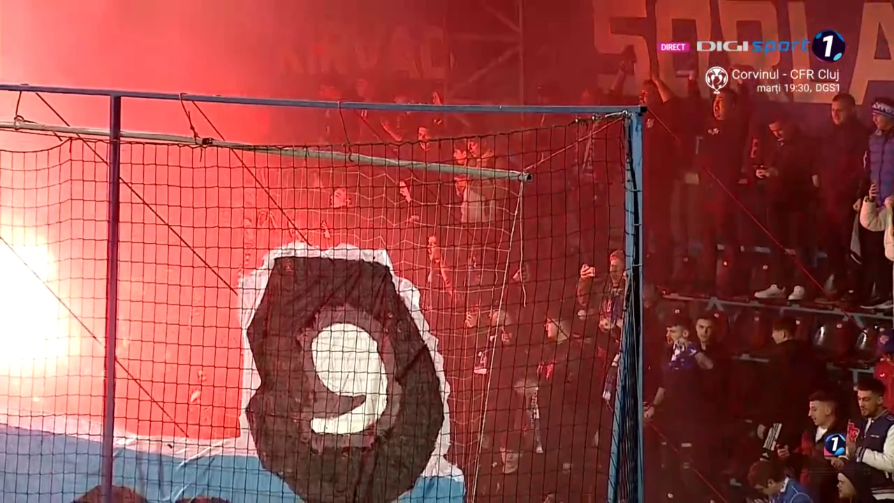 Fumul și torțele s-au întors pe stadion la Farul – FCSB! Scenele surprinse la startul partidei, în plin scandal împotriva ultrașilor Rapidului