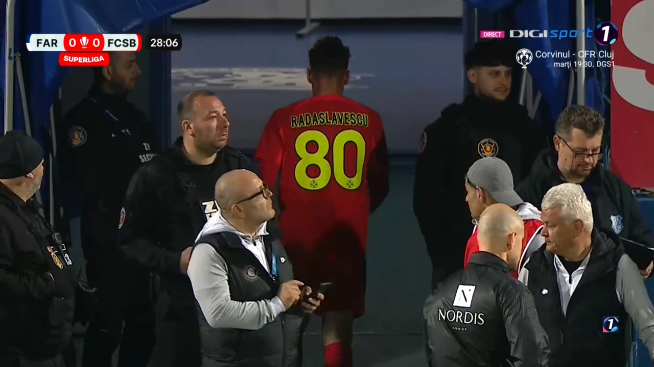 Radaslavescu, umilit de Becali! Gigi a intervenit și l-a scos în minutul 28! Puștiul a ieșit furios și a plecat direct la vestiare