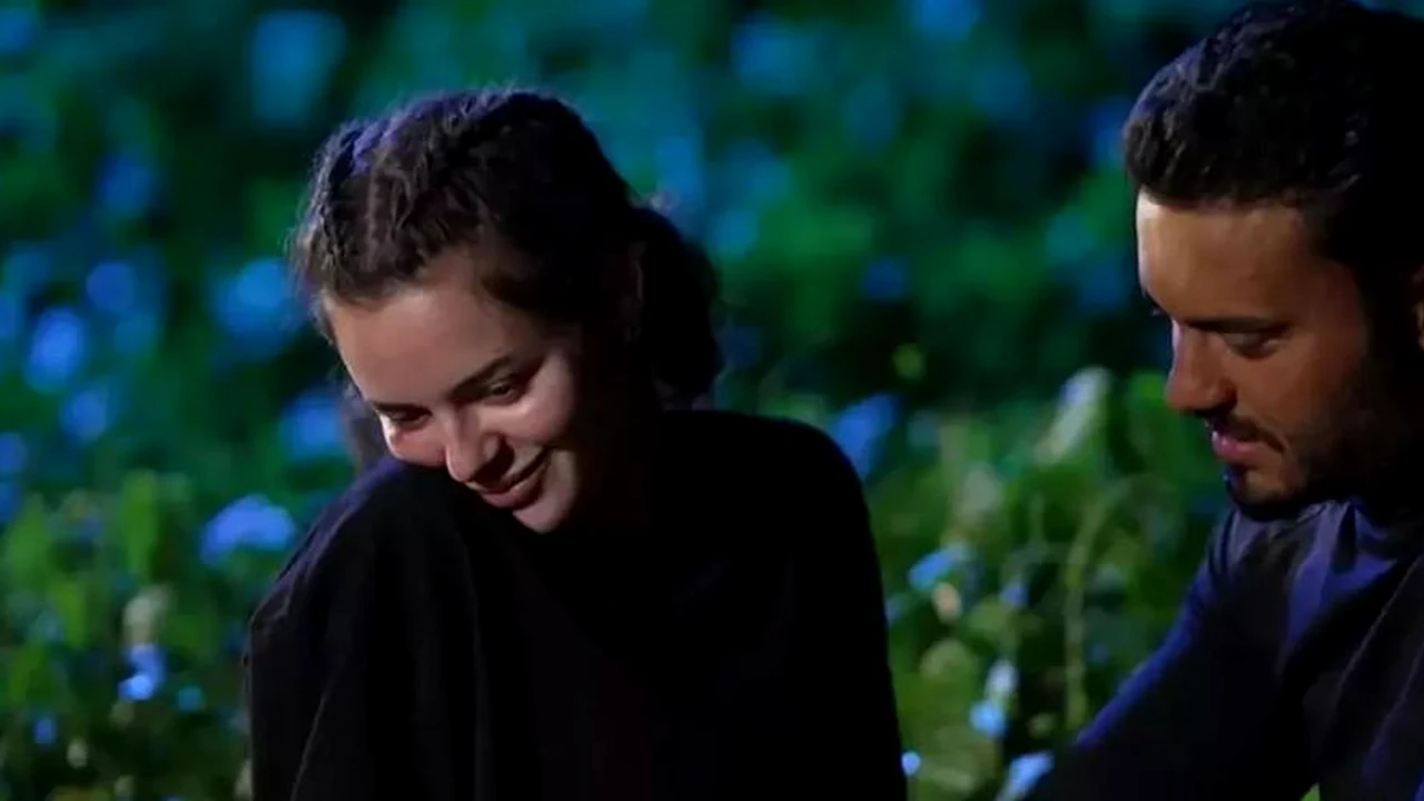 Cum arată „cuibușorul de nebunii” în care trăiesc Jador și Oana Ciocan! Artistul și-a cumpărat apartamentul de 500.000 cu banii de la Survivor