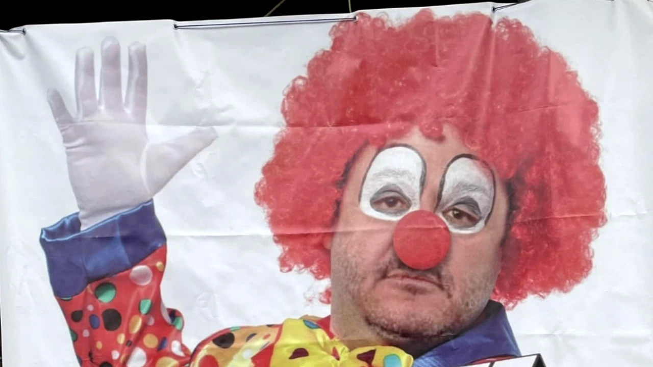 Fanii Universității Craiova, ironie de zile mari la adresa lui Adrian Mititelu! Ce imagine a apărut în centrul orașului