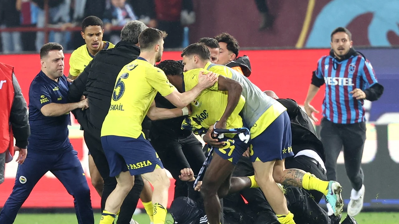 Fenerbahce amenință că se retrage din campionat. Ar fi cel mai mare cutremur din istoria campionatului din Turcia