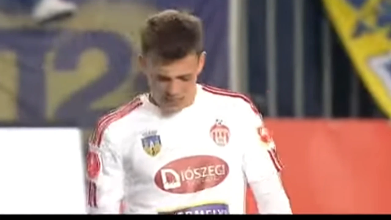 L-au luat la țintă din tribună! Jucătorul lui Sepsi, lovit tare la cap de fanii Petrolului. Video