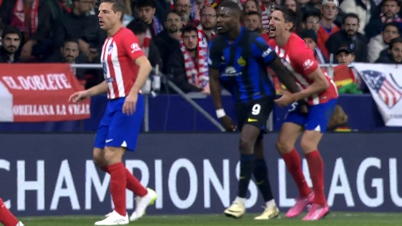 Moment ireal în Champions League! Thuram l-a apucat de testicule pe Savic de la Atletico în timpul meciului. Jucătorul lui Atletico s-a prăbuşit şi a urlat de durere
