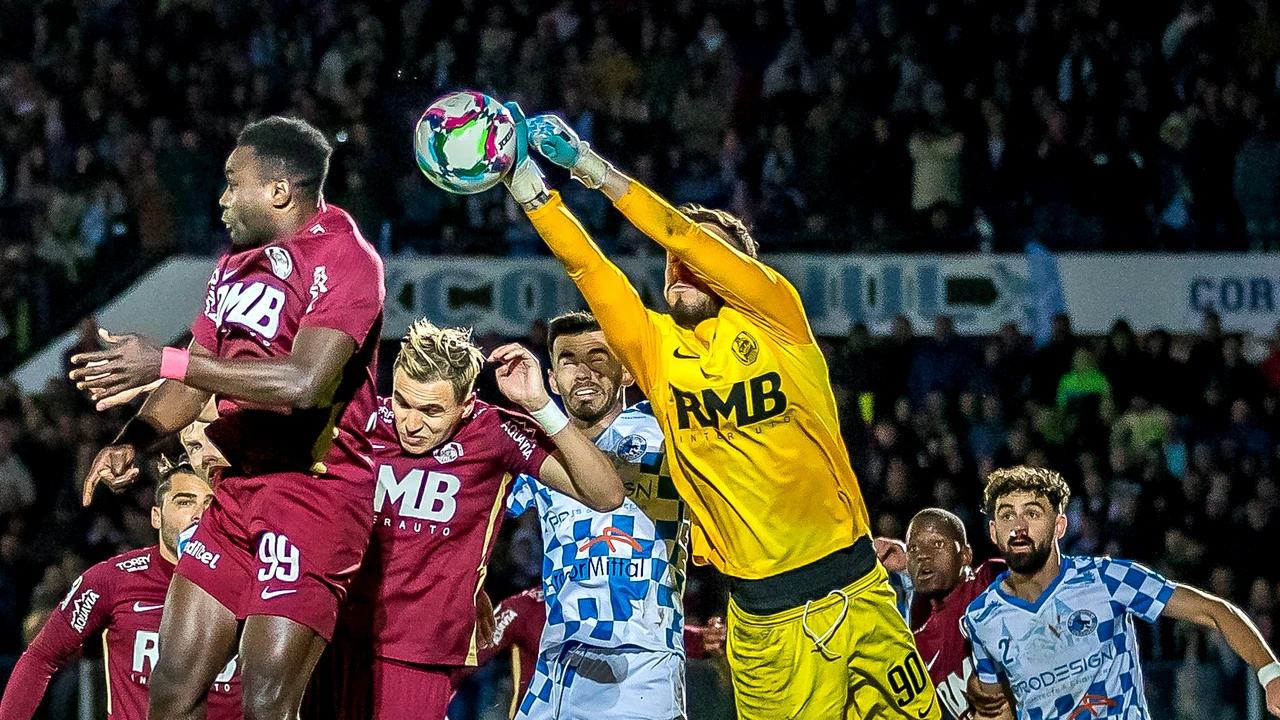 „Un lingău. Știu ce vorbesc, a fost colegul meu”. Se sfâșie între ei! Atac dezlănțuit la CFR Cluj după explozia din club. Postarea a dispărut la câteva minute după ce a fost făcută