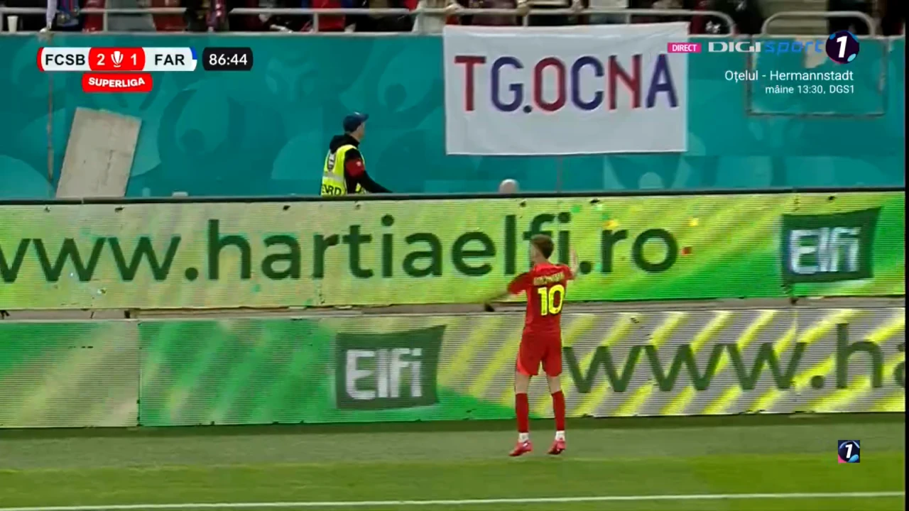 Tavi Popescu, așa cum nu l-ai văzut niciodată. Imagini senzaționale după ce a fost înlocuit: a început să țopăie de unul singur în fața tribunei