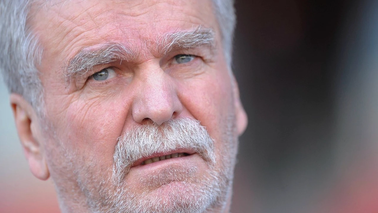 „Eu n-am furat ca tine, am muncit”! Dinu Gheorghe, „atacat” în plină stradă de o femeie: Fostul șef din fotbal se pregătea să-l întâlnească pe Belodedici