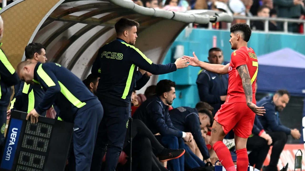 Distracție pe banca FCSB-ului, la meciul cu Universitatea Craiova! Imaginile care nu s-au văzut la TV. Video