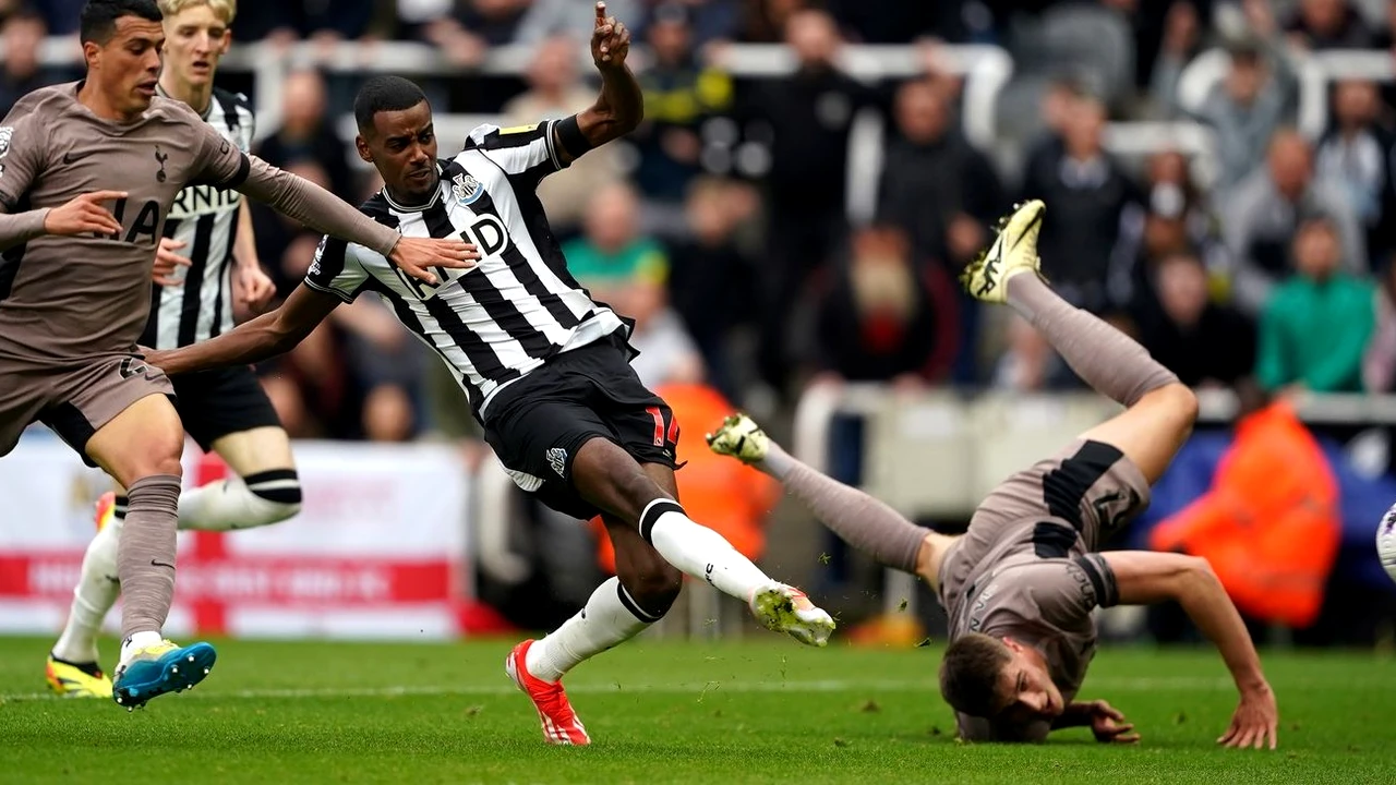 Îl vor neapărat titular pe Drăgușin după ce Van de Ven a fost pus în cap de Newcastle! Răspunsul lui Postecoglou