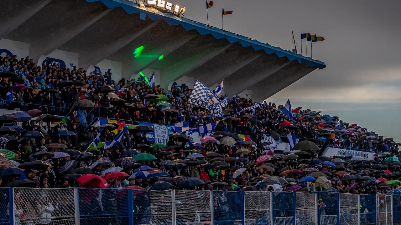 S-a rupt stadionul! Aproape 15.000 de oameni la Corvinul – CFR. Imagini senzaționale de la Hunedoara. Foto