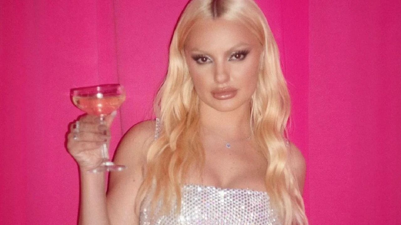 Una dintre cele mai frumoase cântărețe din România a recunoscut că iubește din nou! Alexandra Stan, detalii despre relația cu un milionar străin