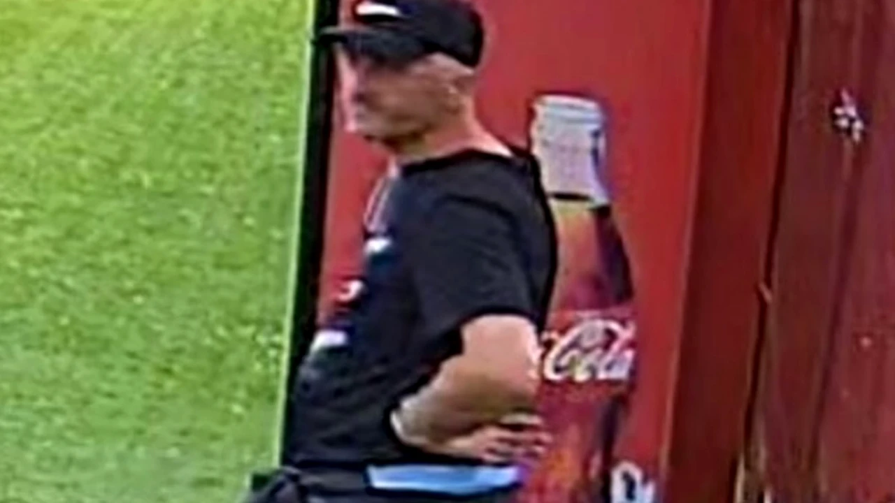 Recompensă 15.000 de euro pentru cine îl găsește pe acest bărbat! Ce a furat în timp ce Speak și Codin Maticiuc se relaxau după un joc de padel