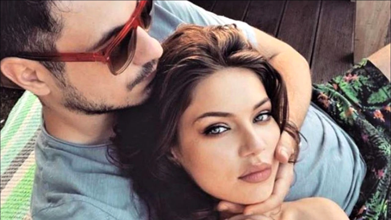 Ce a postat Cristina Ich pe net înainte ca Pițurcă junior să fie prins noaptea în parc alături de o tânără misterioasă