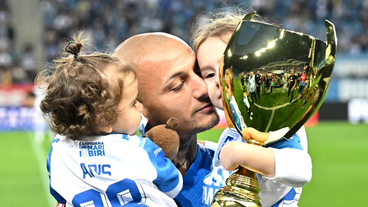 Imagini de colecție! Ce trofeu a primit Alex Mitriță înaintea meciului cu Sepsi