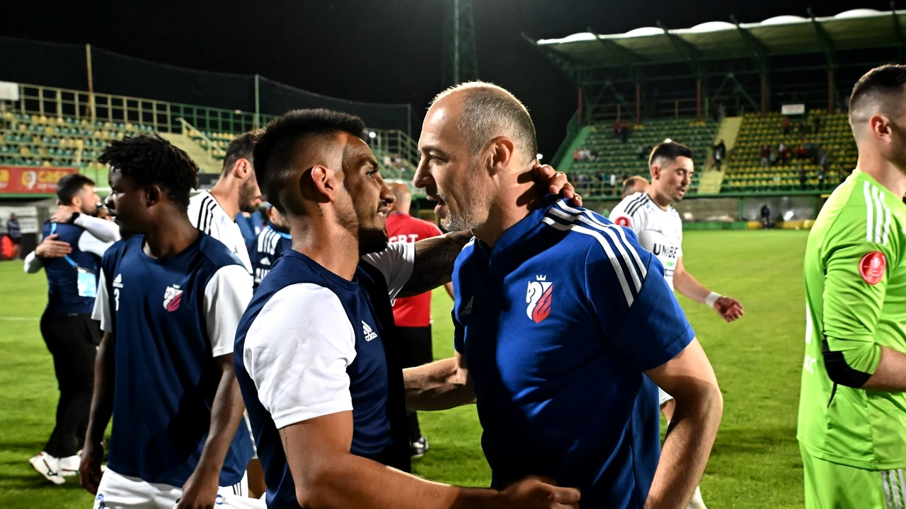 ”Am fugit repede la cofetărie”. Bogdan Andone salvează echipa de la retrogradare cu un plan neconvențional: „80 de ecleruri, 150 de mici, două tăvi de cartofi prăjiți. O idee spontană care a dat roade”