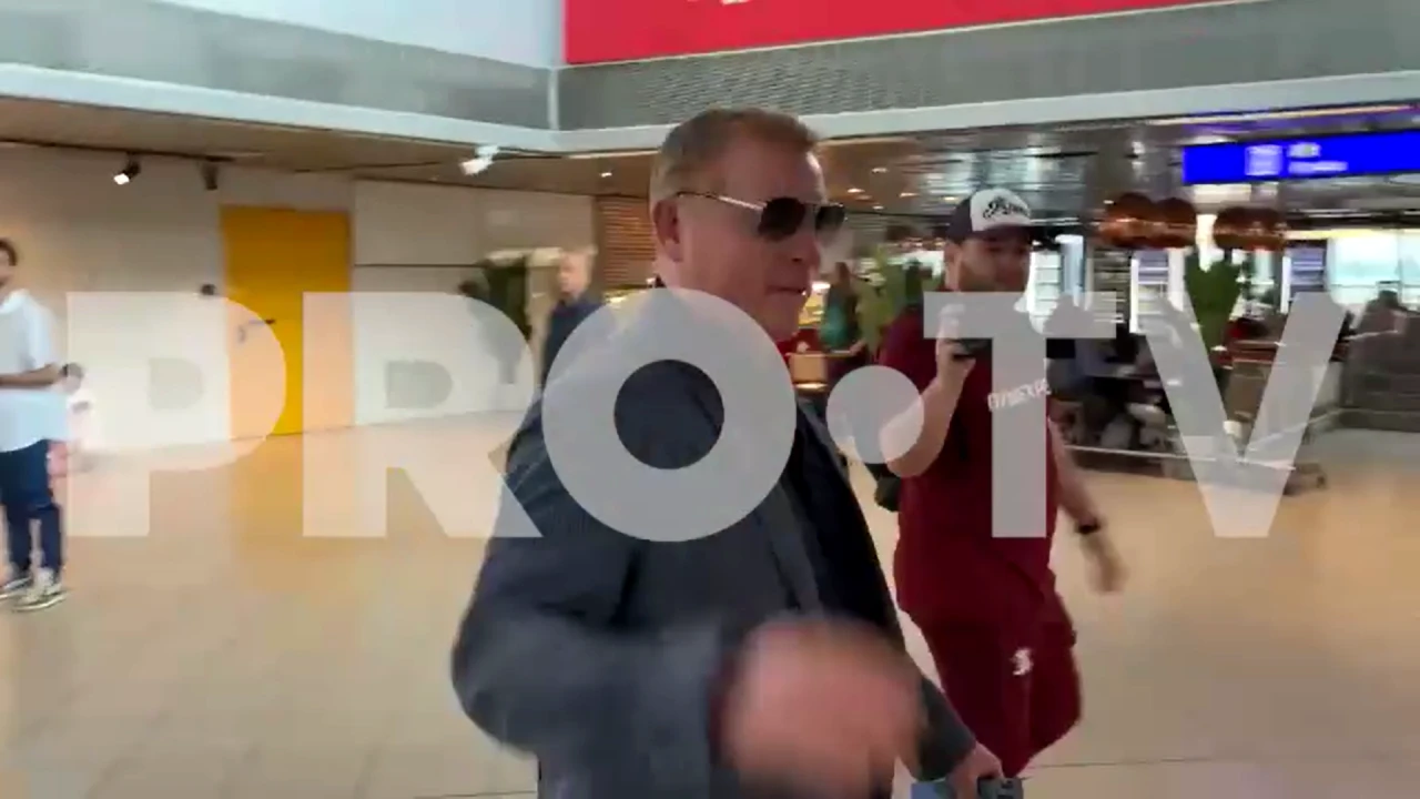 Neil Lennon a aterizat la București! Nord-irlandezul semnează cu Rapid în ziua derby-ului cu FCSB. Foto