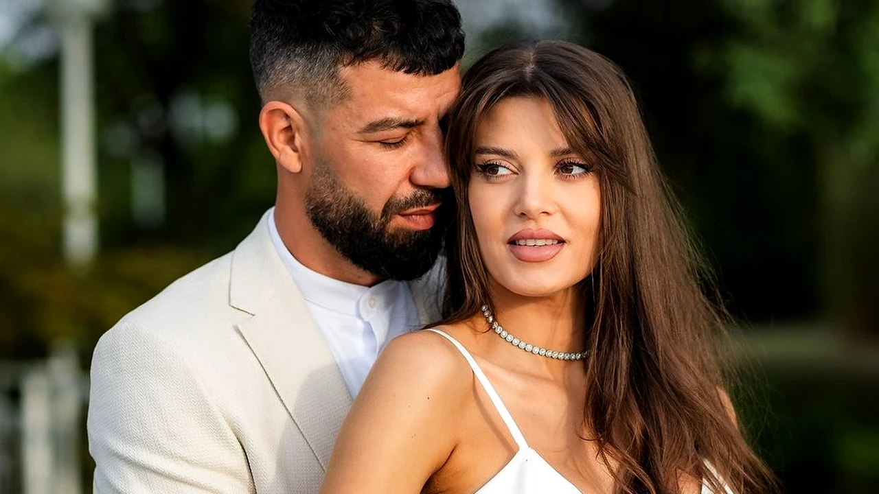 Ținută prea fierbinte la propria nuntă. Cum a venit îmbrăcată „Perla Banatului” în fața ofițerului stării civile. S-a căsătorit cu Marius Constantin, fosta vedetă de la Rapid, care e cu 15 ani mai mare ca ea