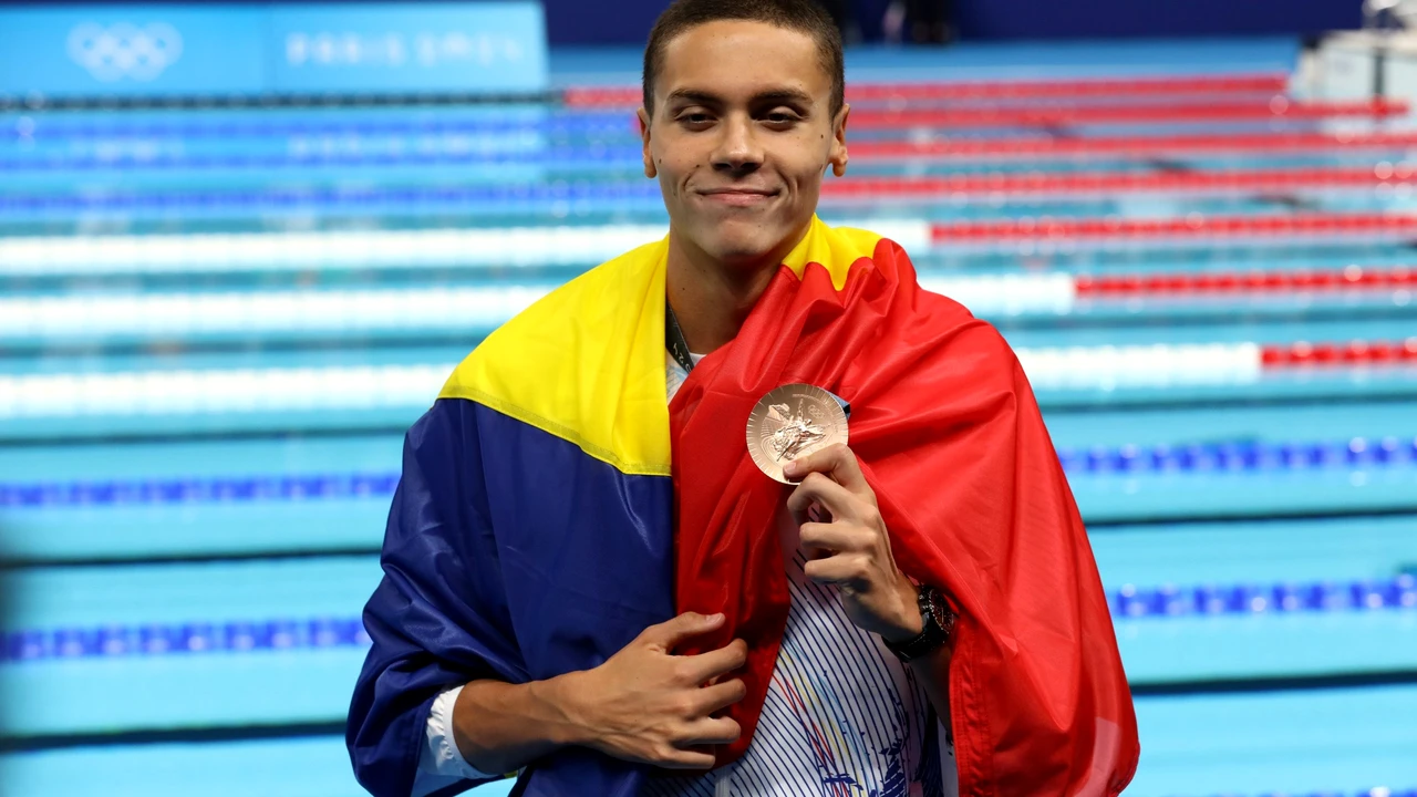 David Popovici, dublu medaliat olimpic la Paris 2024, multiplu campion mondial şi european, împlineşte azi 22 de ani