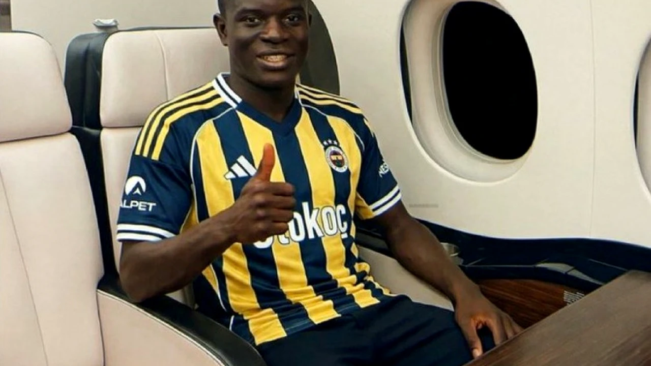 N’Golo Kante, noul jucător al lui Fenerbahce. Clubul îi mulţumeşte lui Erdogan pentru că a facilitat transferul