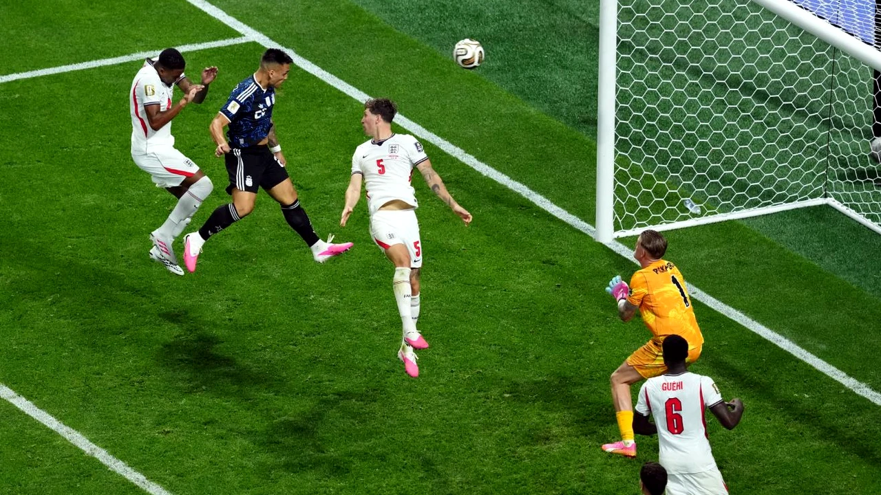 Argentina întoarce scorul în ultimele minute cu Anglia şi joacă din nou finala Cupei Mondiale. Enzo Fernández şi Lautaro Martinez au marcat pentru deţinătoarea trofeului
