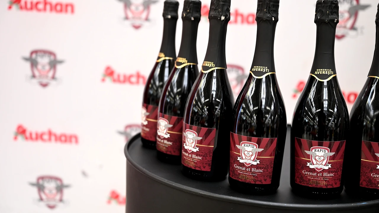 Auchan lansează în exclusivitate spumantele Grenat et Blanc, produse de Domeniile Averești pentru fanii FC Rapid 