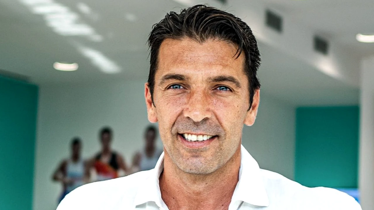 VIDEO. Superman Gigi Buffon a fost prezentat ca o legendă la Parma, unde va fi coleg cu Man și Mihăilă: „M-am întors!”
