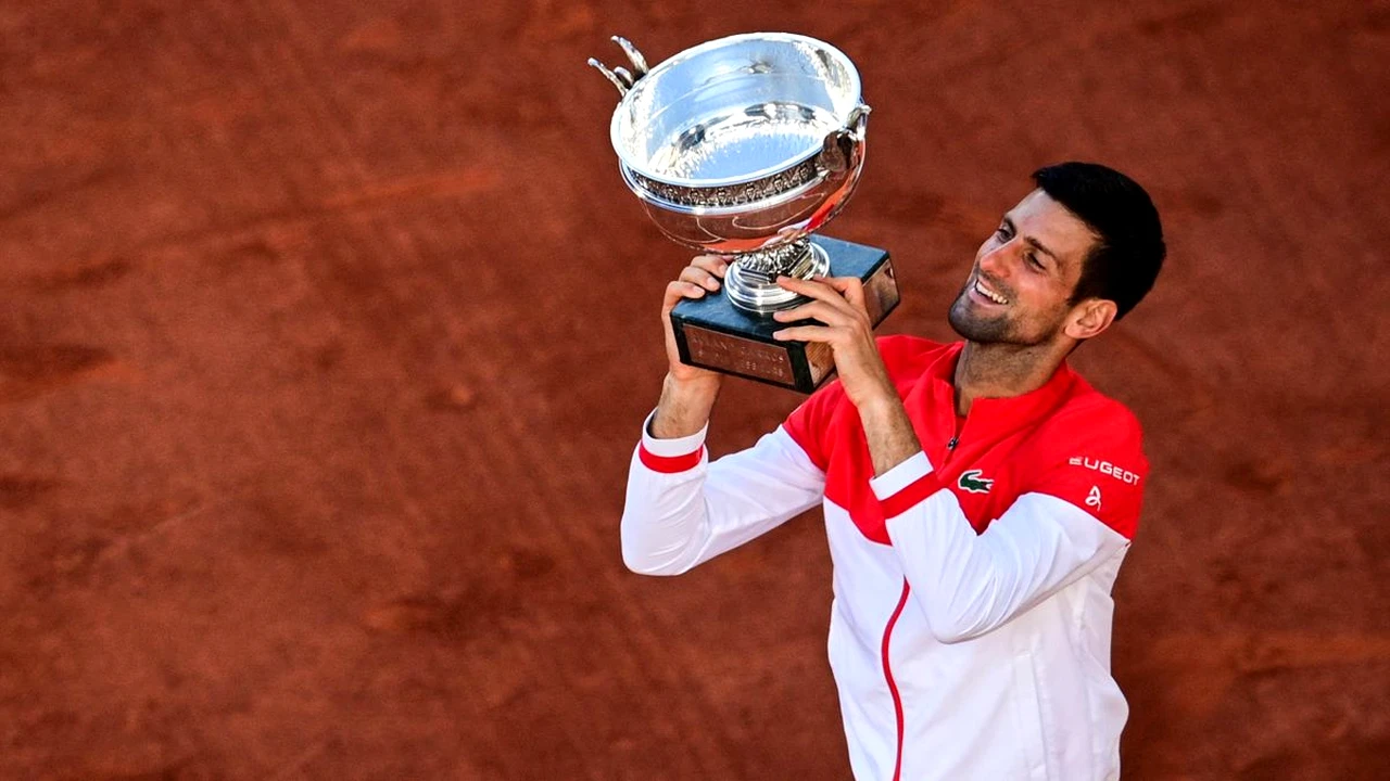 Novak Djokovic a cucerit trofeul de la Roland Garros, după o revenire de senzație în fața lui Stefanos Tsitsipas