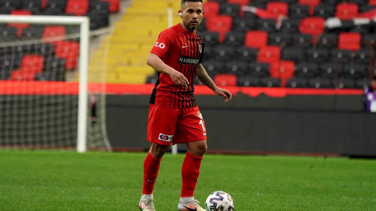 Junior Morais s-a înțeles cu Rapid! “Am vorbit cu Nico și mi-a explicat proiectul. Abia aștept să semnez!”