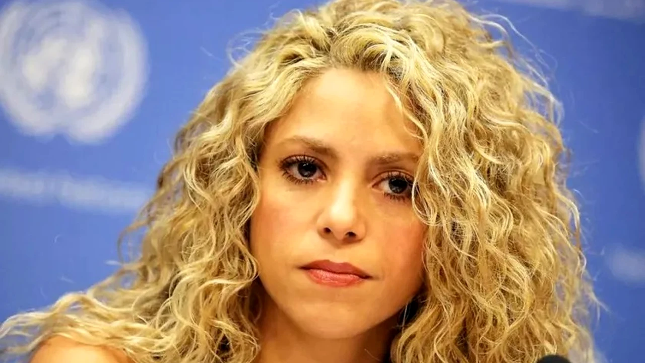 Shakira l-a șters pe Pique de pe tortul primit cadou din partea jurnaliștilor spanioli