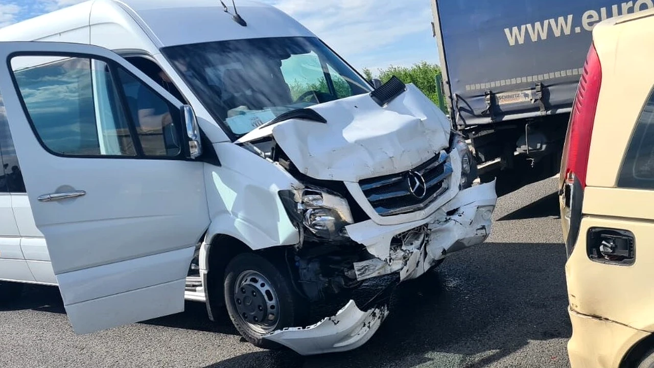 Accident groaznic suferit de o echipă de fotbal din România. Mai mulți jucători au ajuns la spital