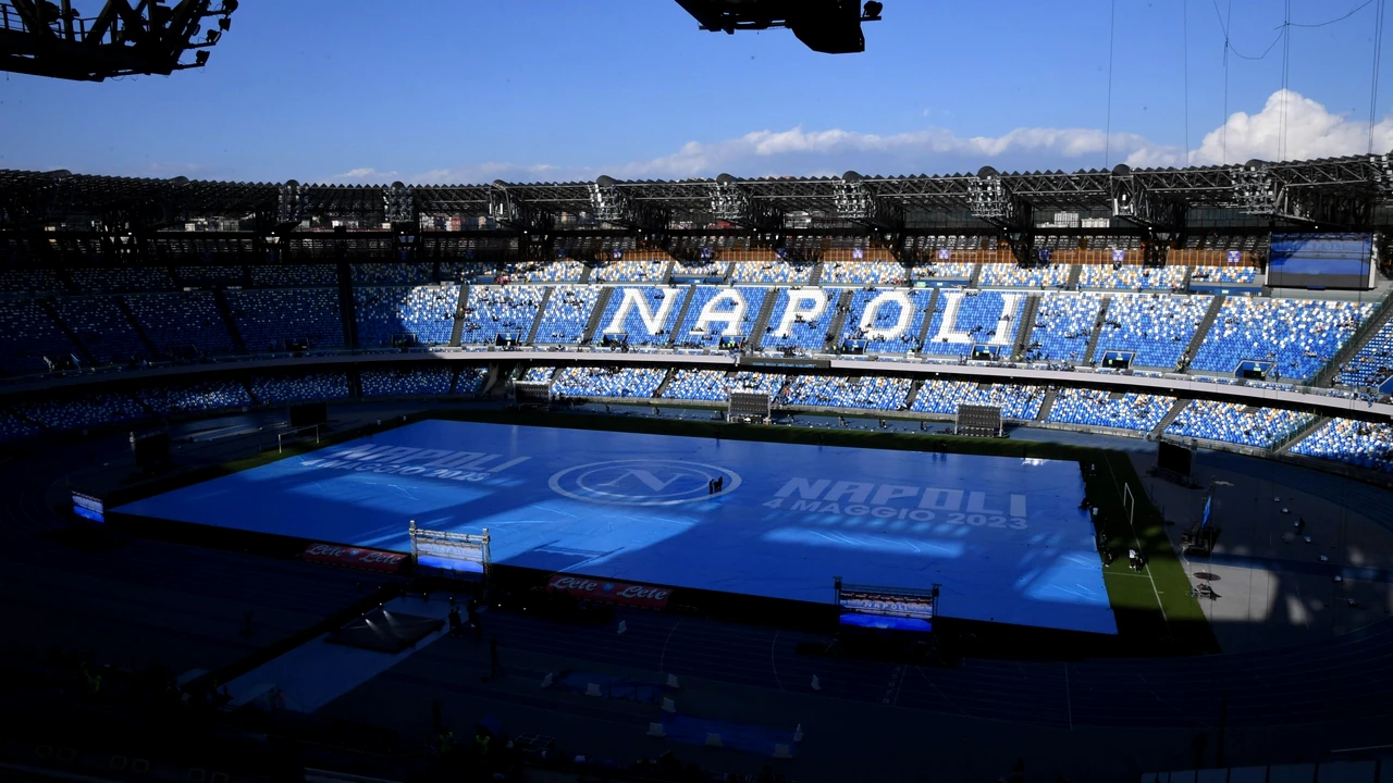 A erupt Vezuviul! Napoli este noua campioană a Italiei. Ultimul titlu câștigat de napoletani a fost acum 33 de ani cu Maradona în echipă! Galerie Foto