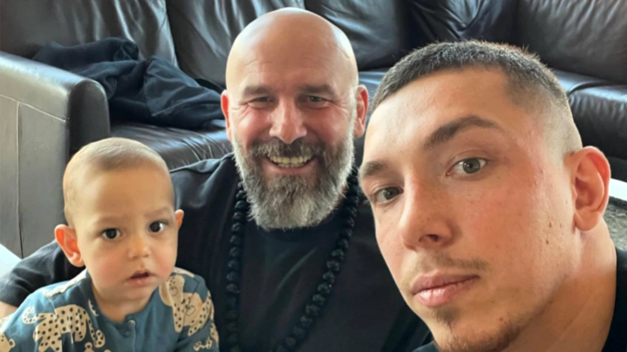 Cum au fost surprinși de paparazzi Mihai și Cătălin Zmărăndescu după ce s-au împăcat. Unde au mers împreună
