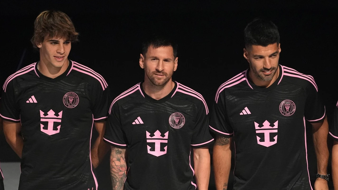 Lionel Messi și Luis Suarez, vedetele evenimentului în care Inter Miami și-a prezentat echipamentul. Ceremonia a fost organizată pe un vas de lux