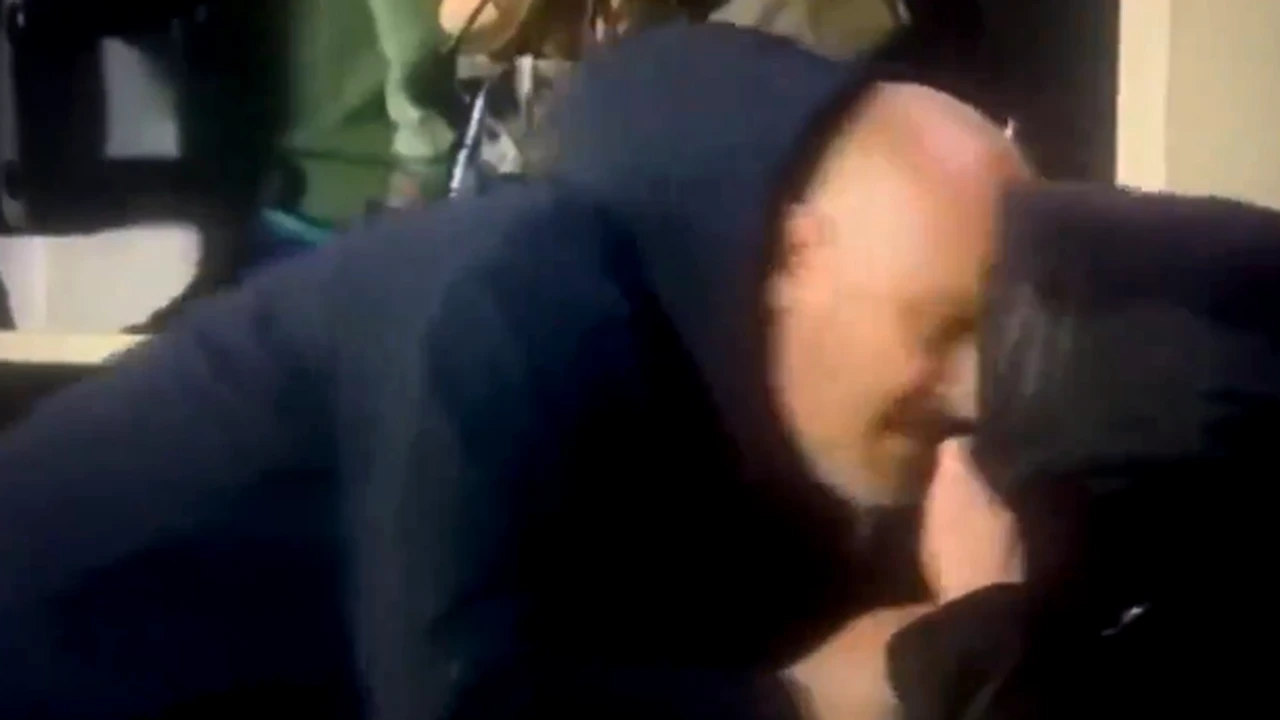 Scene incredibile în Italia! Antrenorul Fiorentinei a sărutat pe gură o jurnalistă. Video