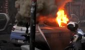 Lupte de stradă la Napoli. Interziși în Italia, fanii lui Frankfurt au făcut prăpăd pe străzi