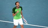 Descalificat în semifinale la Beijing, Daniil Medvedev îşi cere scuze: „Îmi pare teribil de rău! A fost un accident nefericit!”