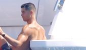 Ia mâna de acolo!? Cristiano a atins-o pe Georgina și credea că nimeni nu-l vede. Imaginile fierbinți surprinse de paparazzi au scăpat pe net