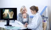 Ce este osteoporoza și cum poate fi depistată cu ajutorul analizei DEXA (P)