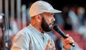 VIDEO | Transformarea incredibilă a lui Dani Alves. După ce a fost închis pentru viol, fostul fotbalist a predicat în faţa a 35 000 de persoane pe stadionul lui Atlético Madrid