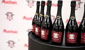 Auchan lansează în exclusivitate spumantele Grenat et Blanc, produse de Domeniile Averești pentru fanii FC Rapid 