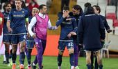 I-au spart fața în timp ce se bucura pentru gol. Moment imposibil de acceptat în Europa: fotbalistul Fiorentinei a fost umplut de sânge de fanii turci