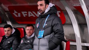 FCSB anunţă oficial plecarea antrenorului Elias Charalambous şi a secundului Mihai Pintilii