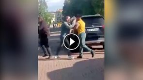 VIDEO | Scene incredibile în Italia. Colegul românului Vermeșan s-a bătut pe stradă cu un suporter. De la ce a pornit totul