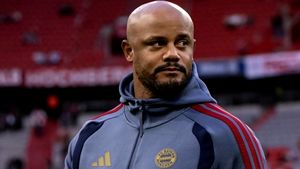 Vincent Kompany, transportat de urgență la spital după ce a leșinat. Care este starea antrenorului de la Bayern