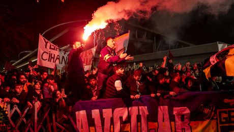 Cutremur în fotbalul turc! Staruri de la Galatasaray şi Fenerbahce, prinse în mega-ancheta pariurilor. 29 de jucători, arestaţi