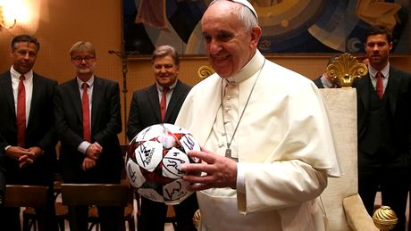 Fotbalul se oprește în Italia. Meciurile de luni din Serie A au fost amânate după decesul lui Papa Francisc