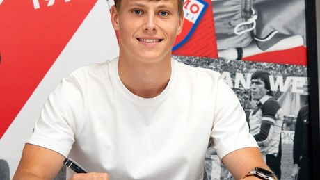 OFICIAL | Dinamo și-a transferat un nou fundaș dreapta! Kopic își „betonează” apărarea, pentru noul sezon: „Bine ai venit”