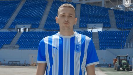 U Craiova și-a luat un fundaș cu o înălțime de 1,93 metri. Oltenii și-au prezentat noul transfer