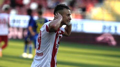 Valentin Costache are un început excelent de aventură în Armenia: la mai puţin de o lună după ce a plecat de la UTA, românul a câştigat primul trofeu