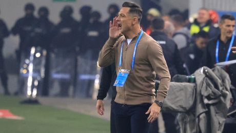 Universitatea Craiova a învins cu 1-0 Rapid Viena! Rădoi a fost eliminat în prima repriză