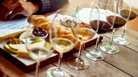 Super Tasting pe harta României – un tur național de degustări premium, semnat Paharnicul.ro și Unvinpezi.ro
